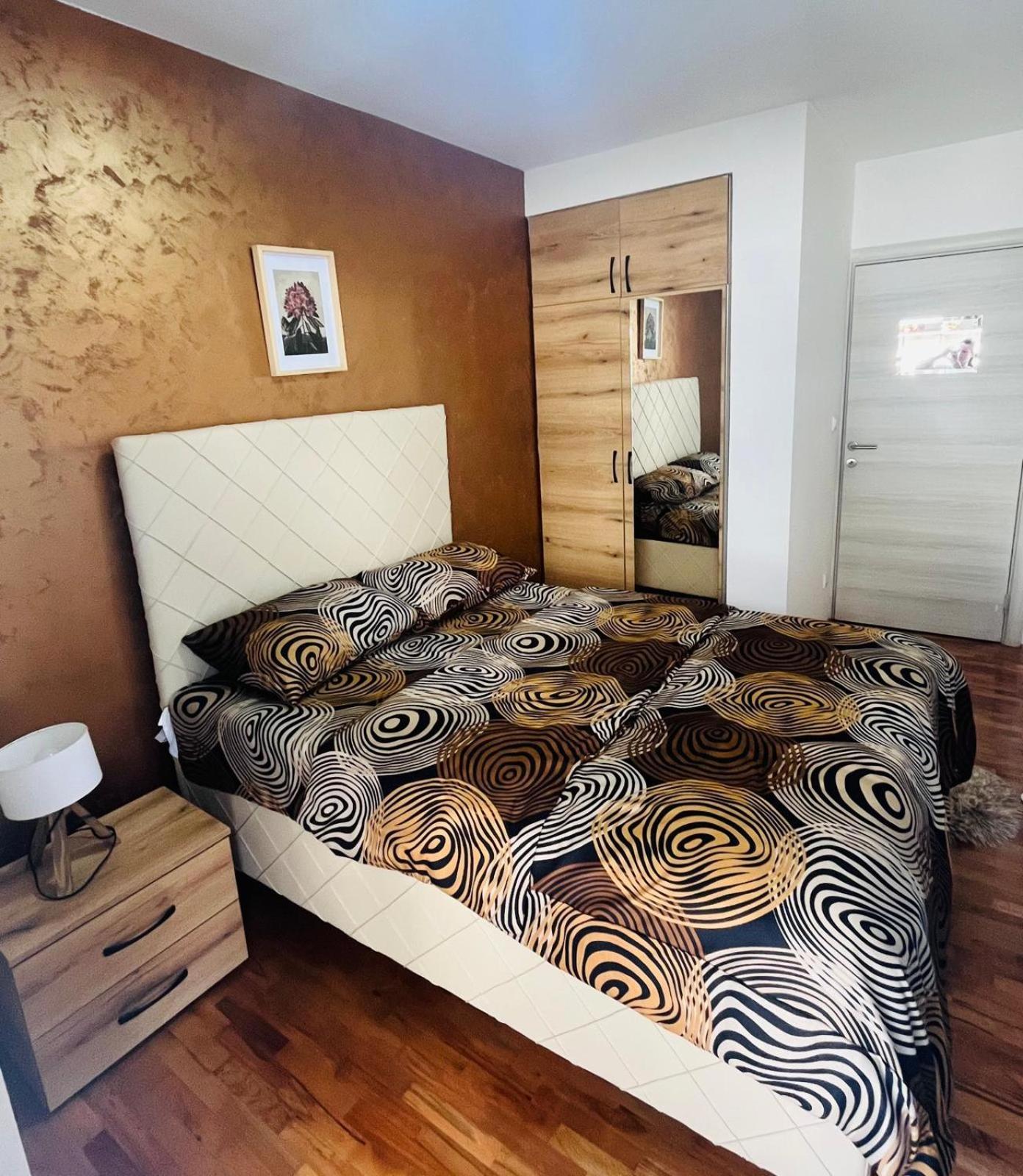 וראנג'ה Apartman Lux מראה חיצוני תמונה